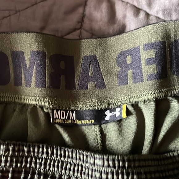 Men’s medium Under Armour athletics shorts - Picture 3 of 3